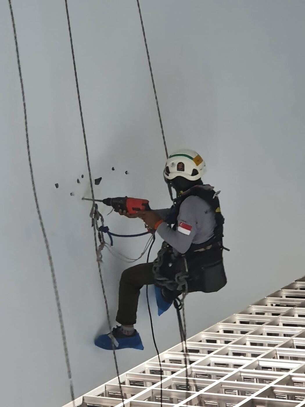 Horizontal rope access set-up on a building roof edge in Singapore