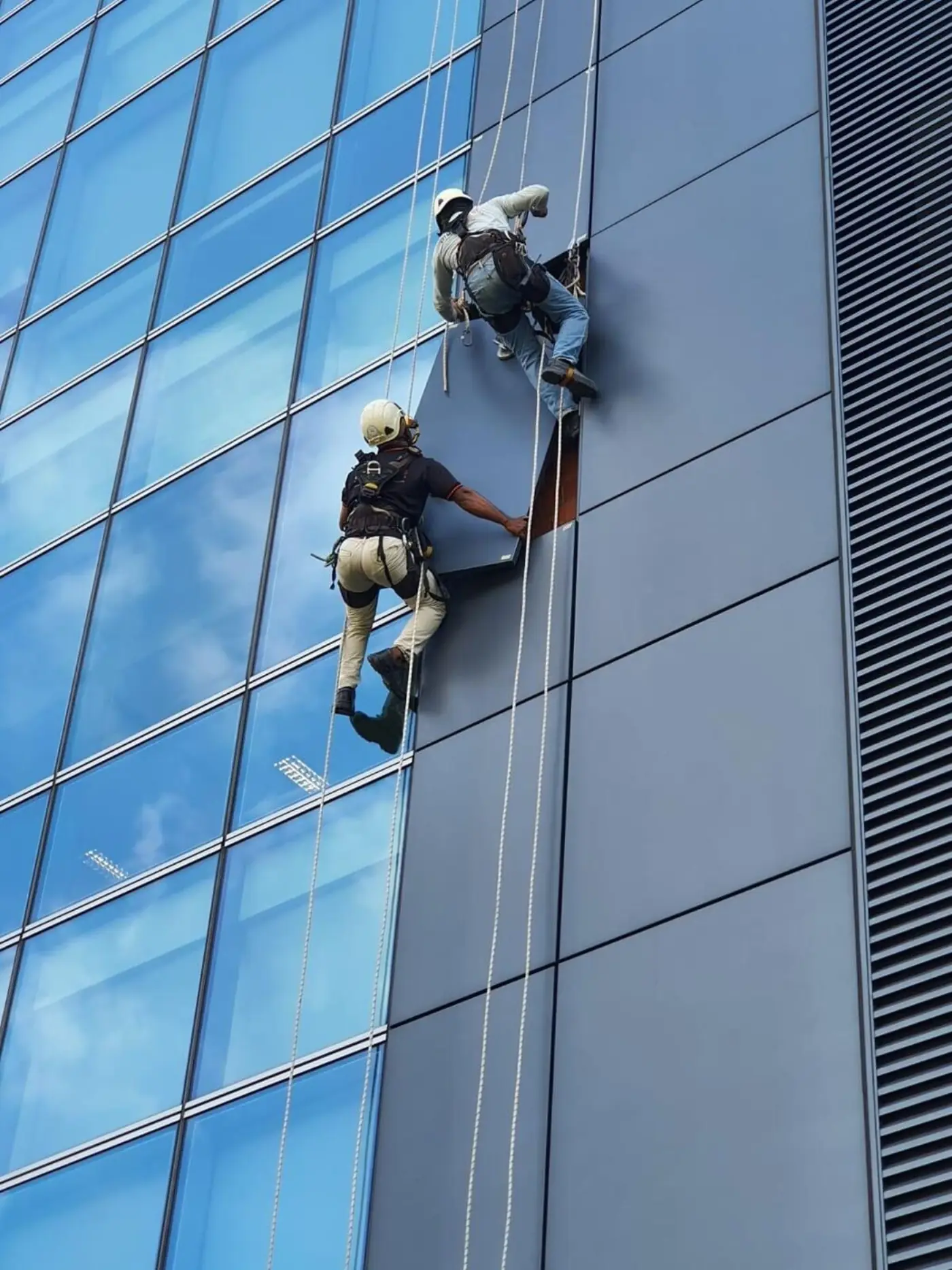 Facade access method comparison for rope access, MEWP, scaffold and gondola work in Singapore